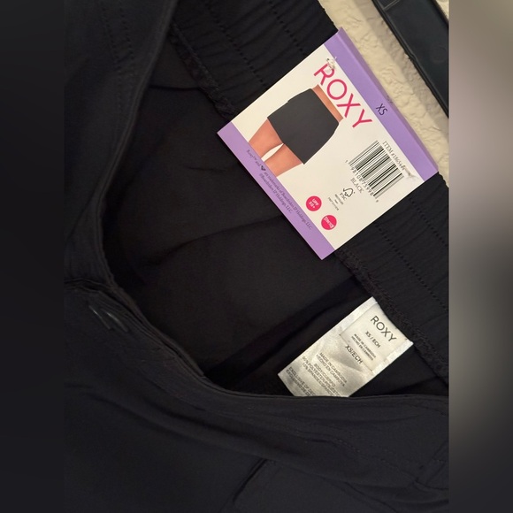 Roxy women's black “To Dye 7” cargo board shorts - Picture 4 of 5